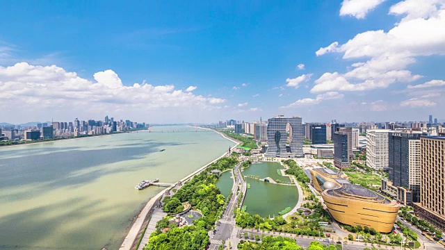 杭州钱塘江附近的现代建筑。间隔拍摄