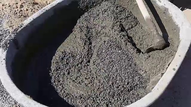 人工水泥搅拌盘内搅拌