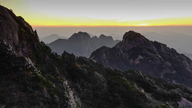 詳情圖-中國東部黃山的龜峰觀景臺。