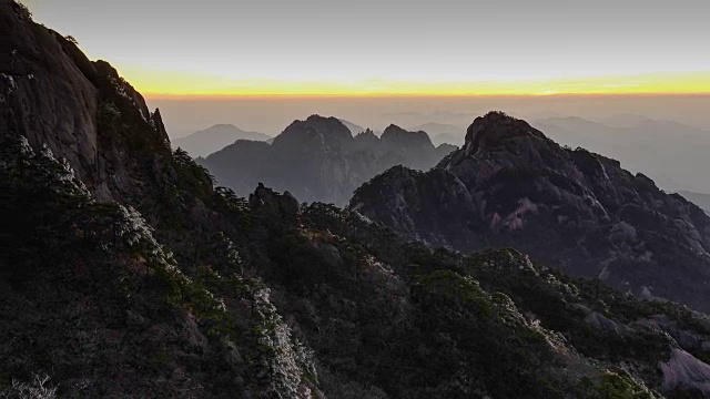 詳情圖-中國東部黃山的龜峰觀景臺。