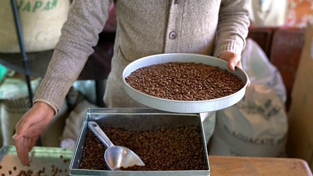 CU咖啡烘焙机通过咖啡豆进行分类