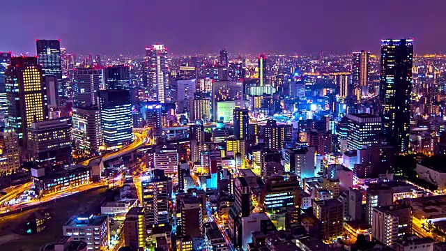 高清延时:交通灯街大阪天际线，日本大阪。