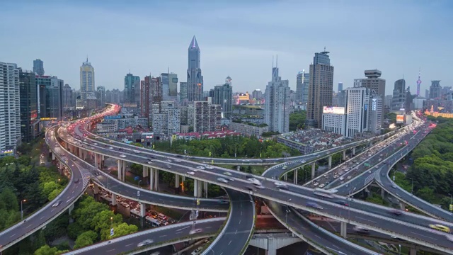 详情图-延安高架路白天到晚上的交通