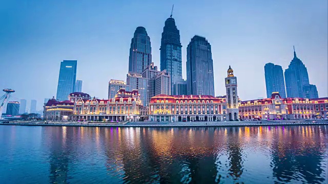 中国天津金融区附近现代城市景观的时间推移