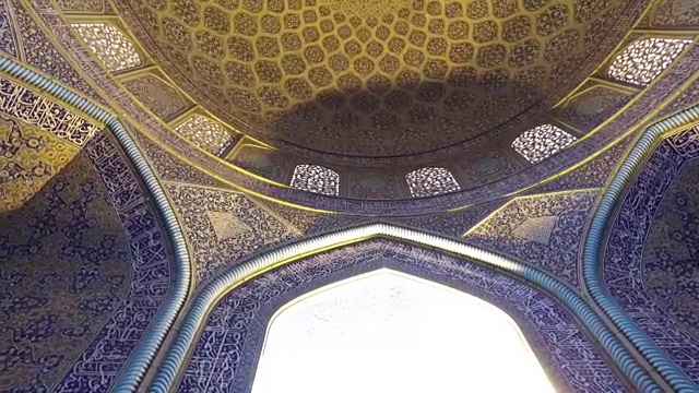 在Sheikh Lotfollah清真寺的圆顶里