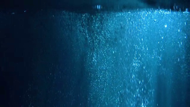 詳情圖-神秘的水下氣泡風(fēng)景
