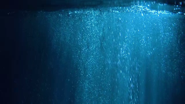 詳情圖-神秘的水下氣泡風(fēng)景