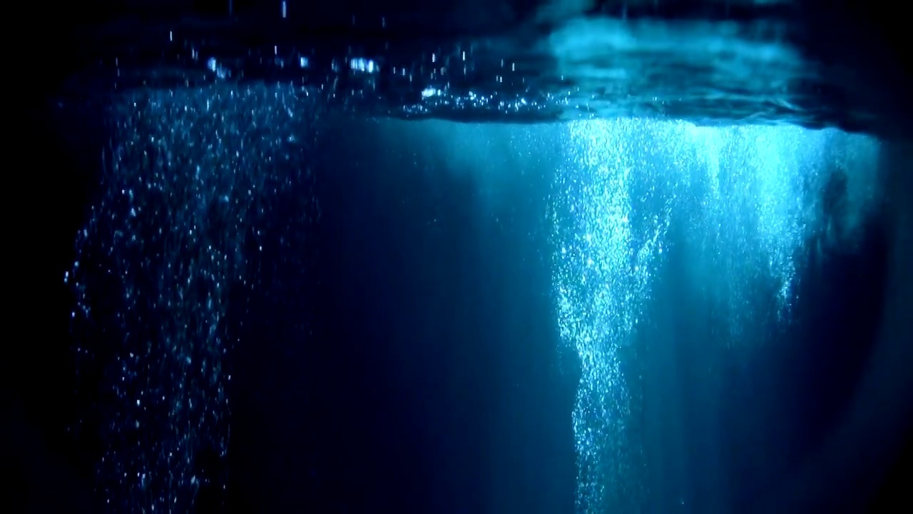 詳情圖-神秘的水下風(fēng)景和發(fā)光的氣泡
