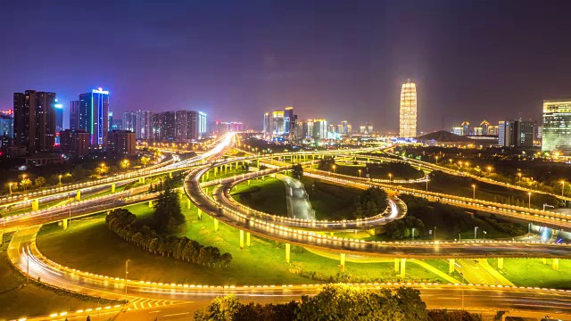 詳情圖-日落時分，現代城市中城的路口。時間流逝