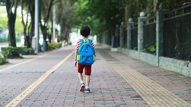 回到学校