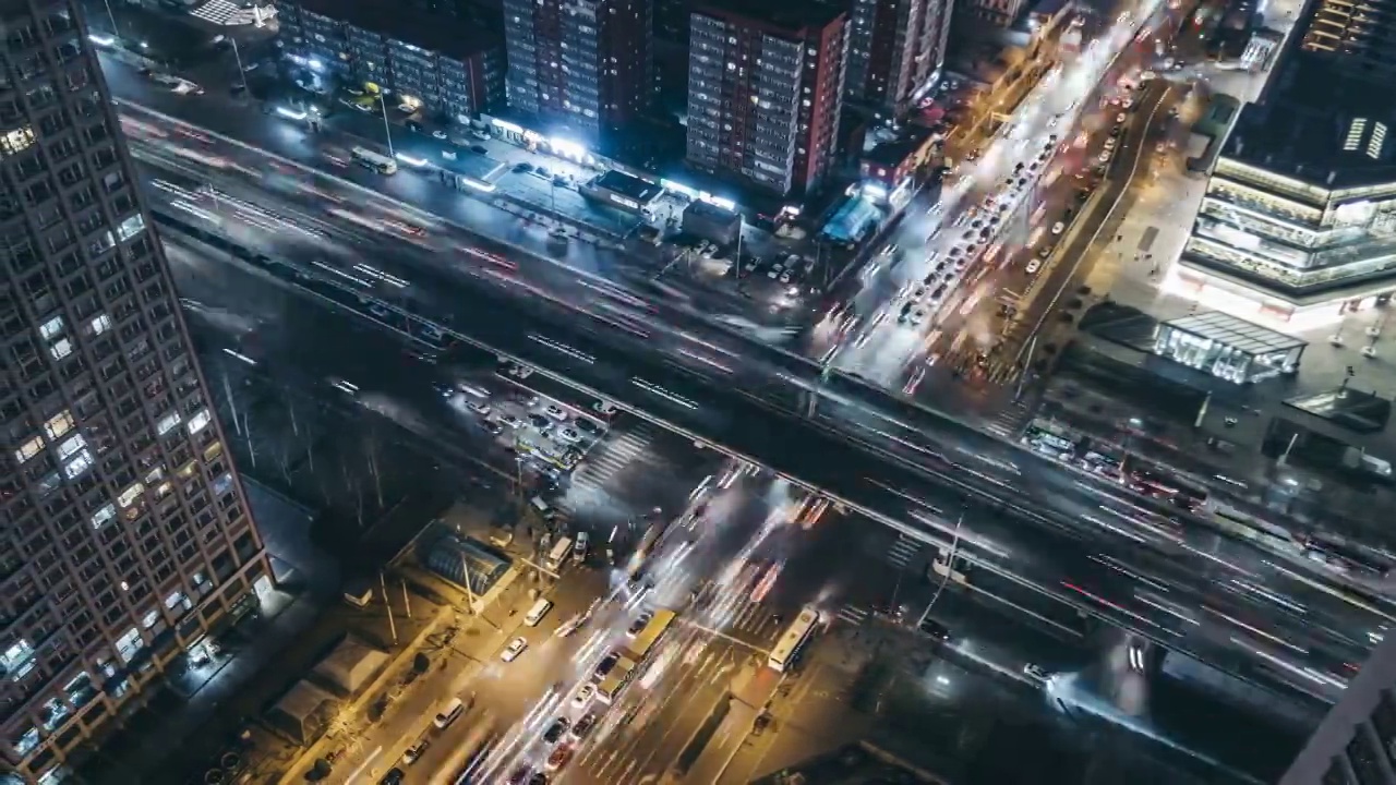 北京公路夜间PAN HA灯光步道
