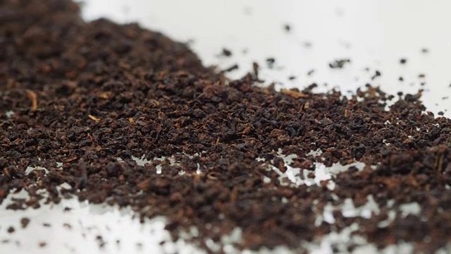 转盘上的红茶干叶。