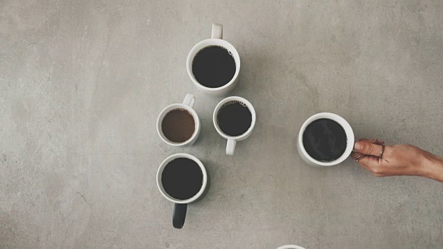 詳情圖-喝咖啡的人俯視圖