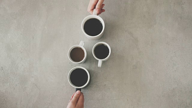 詳情圖-喝咖啡的人俯視圖
