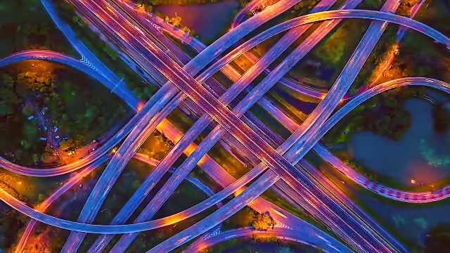 詳情圖-鳥瞰圖高速公路的時(shí)間流逝，高速公路和高速公路在馬戲團(tuán)十字路口的細(xì)節(jié)