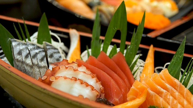 詳情圖-壽司日本料理在餐廳。