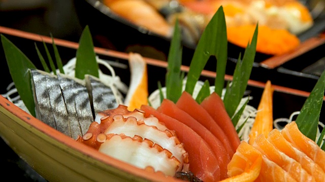 詳情圖-壽司日本料理在餐廳。