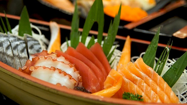 詳情圖-壽司日本料理在餐廳。