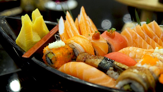 詳情圖-船上的壽司和日本料理。