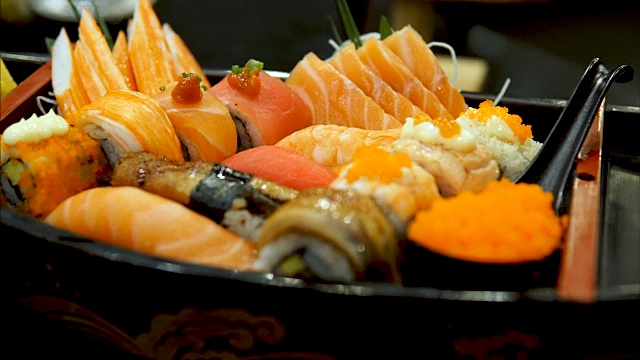 詳情圖-船上的壽司和日本料理。