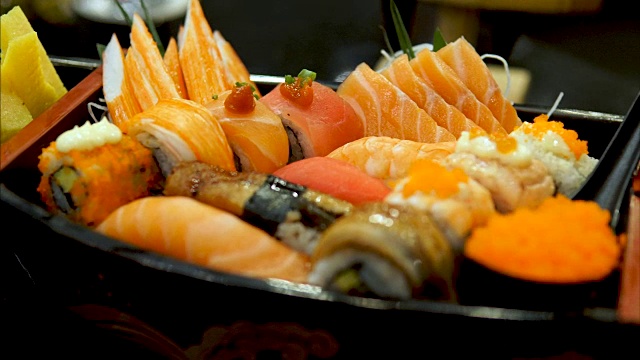 詳情圖-船上的壽司和日本料理。