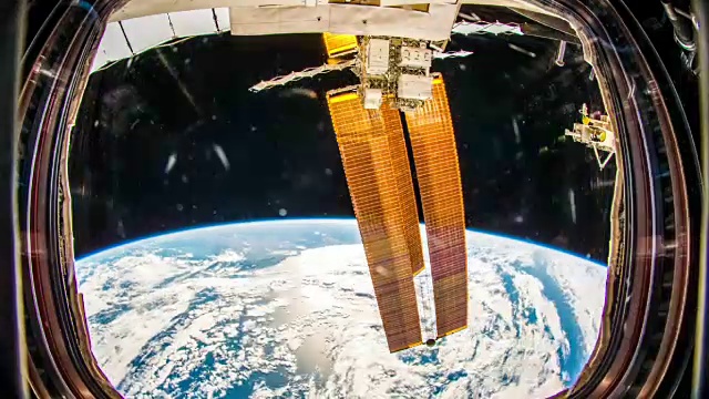 从太空看地球。真实的视频。没有CGI。来自国际空间站