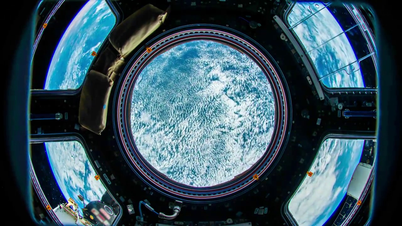 从太空看地球。真实的视频。没有CGI。来自国际空间站