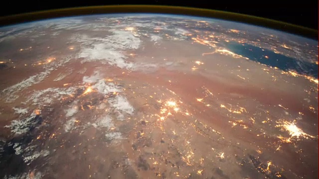 从太空看地球。真实的视频。没有CGI。来自国际空间站