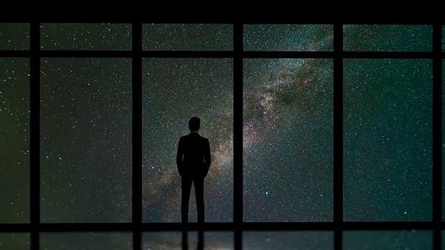 詳情圖-在星空的背景下，站在窗邊的男人。時間流逝