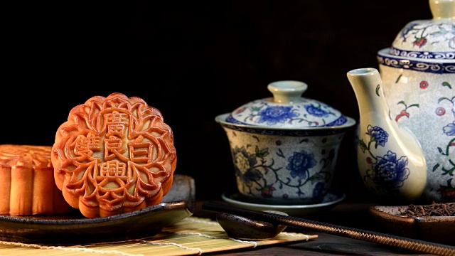 详情图-中秋节期间向朋友或家人聚会赠送月饼/月饼/月饼上的汉字在英语中代表“双白”