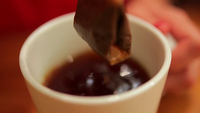 将茶叶袋