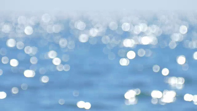 模糊的图像波光粼粼的海面