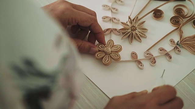艺术家手工制作花纸工艺品礼品