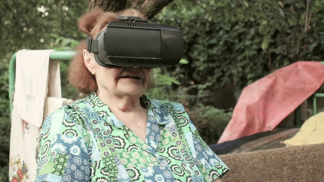 资深女性享受3d vr眼镜-股票视频