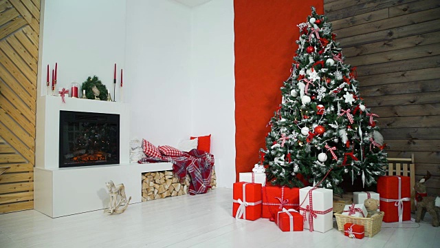 詳情圖-圣誕節(jié)室內(nèi)壁爐和圣誕樹