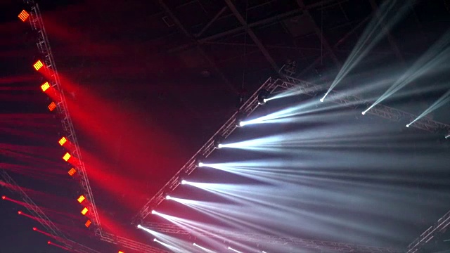 演唱会的舞台灯光