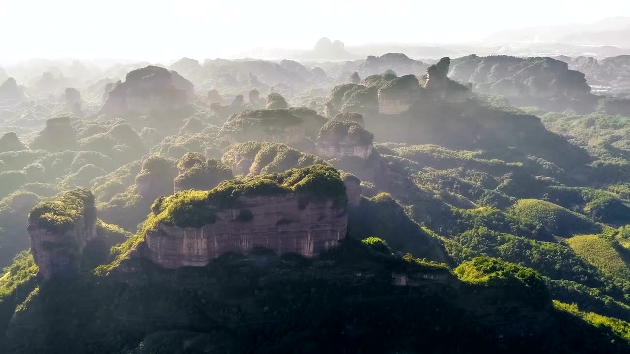 详情图-鸟瞰丹霞山