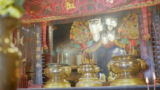 4K模糊中国寺庙红色散景背景概念为快乐春节2019显示背景，模糊户外佛教唐人街，东方宗教文化，上海城市。