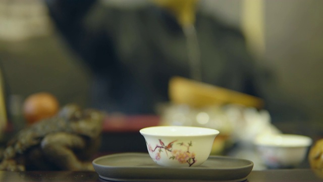 詳情圖-茶道。主人背景上的一個(gè)白色杯子的特寫(xiě)