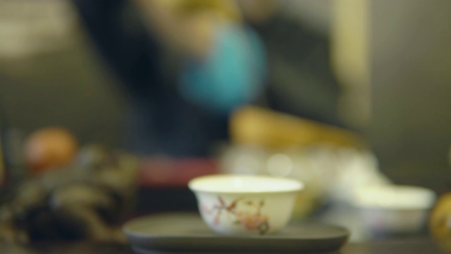 詳情圖-茶道。主人背景上的一個(gè)白色杯子的特寫(xiě)