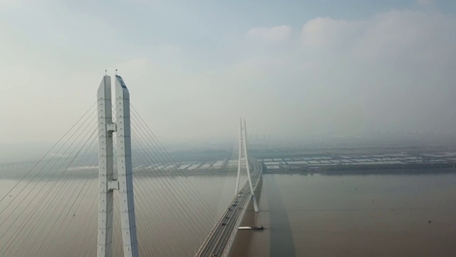 长江大桥公路运输鸟瞰图