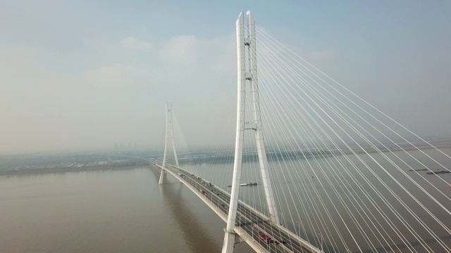 长江大桥公路运输鸟瞰图
