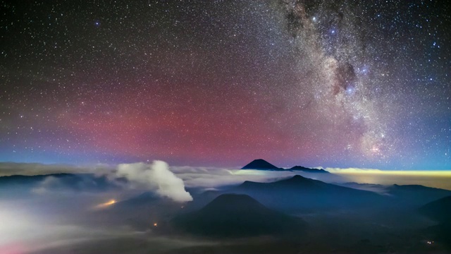 詳情圖-銀河系在印度尼西亞東爪哇Bromo火山上空的4K時間間隔