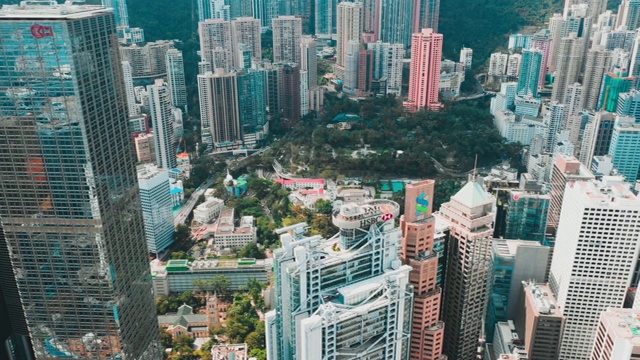 电影色彩分级鸟瞰图FHD镜头的香港城市在日出