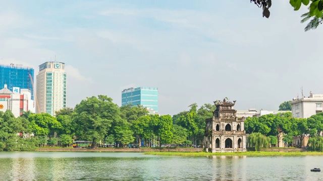 海龟塔在还剑湖和蓝天，河内，越南，时间流逝视频