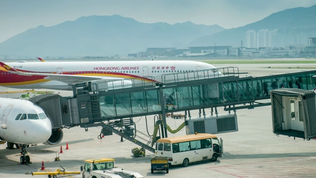 详情图-旅客从机场候机楼登机至飞机的时间间隔