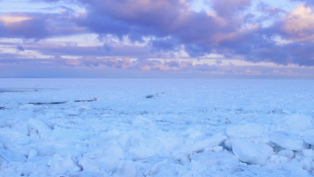 详情图-漂流冰和鄂霍次克海，北海道，日本。