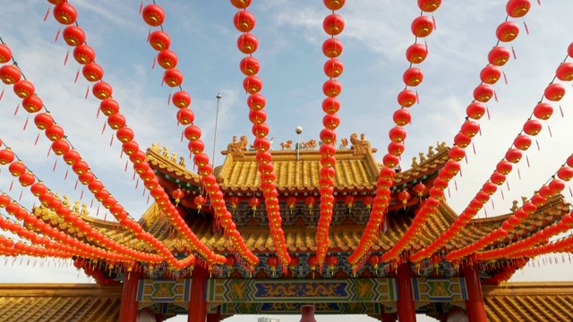 詳情圖-燈籠重復(fù)地懸掛著
