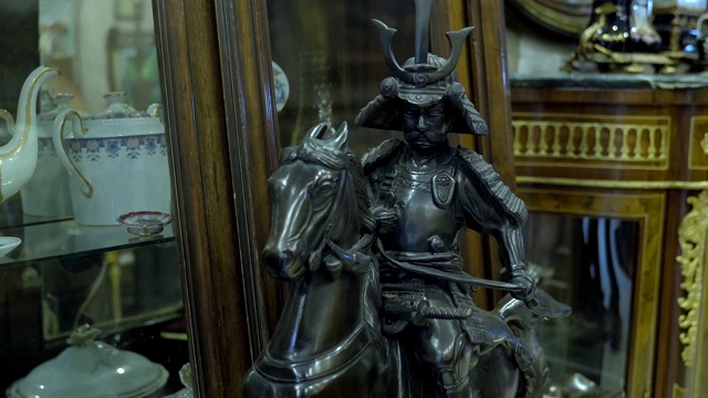 古董店黑江户时期日本武士对马雕像2