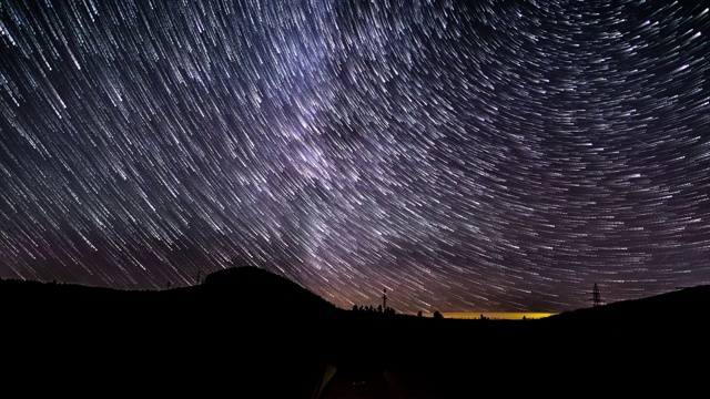 星星在夜空中划过